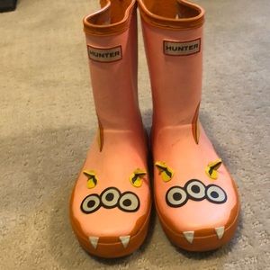 Girl hunter boots